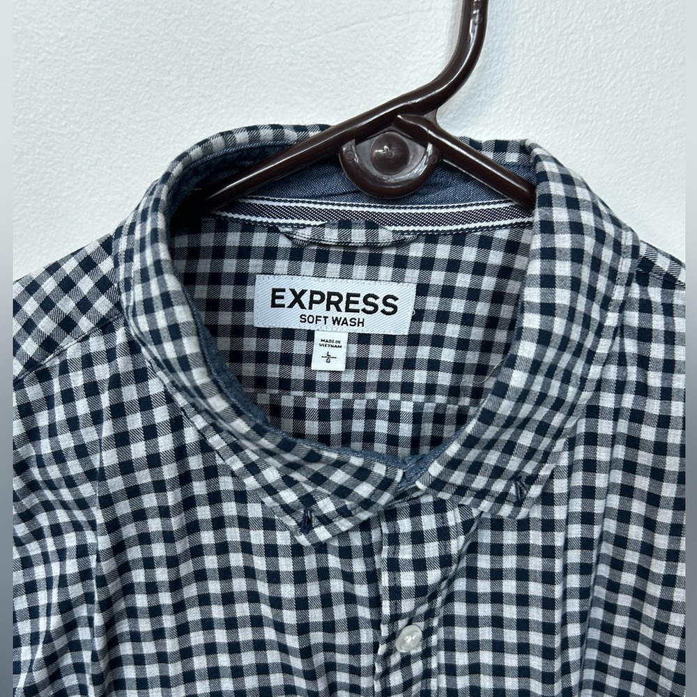 Men’s large Express button down - Picture 3 of 4